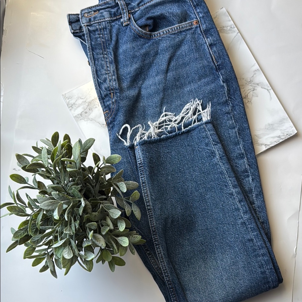 Divided H&M jeans size 10 Button closure .EUC